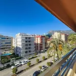Spacious Two Bedroom In Centre Apartmán