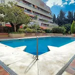 Spacious Two Bedroom In Centre *