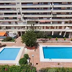Spacious Two Bedroom In Centre アパート *