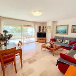 Spacious Two Bedroom In Centre マルベーリャ