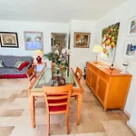 アパート Spacious Two Bedroom In Centre マルベーリャ