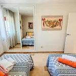 アパート Spacious Two Bedroom In Centre *