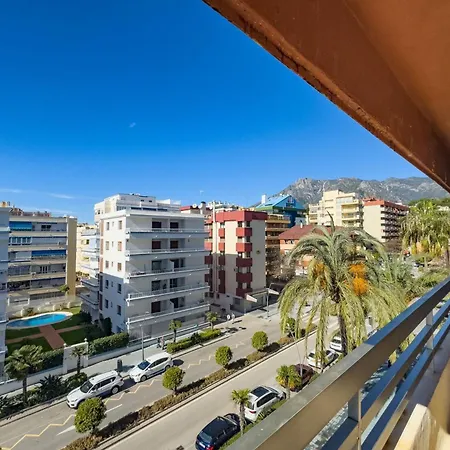 Spacious Two Bedroom In Centre 아파트