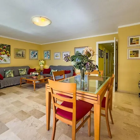 Apartment Spacious Two Bedroom In Centre Marbella