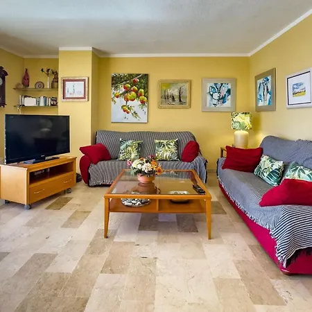 Spacious Two Bedroom In Centre Marbella