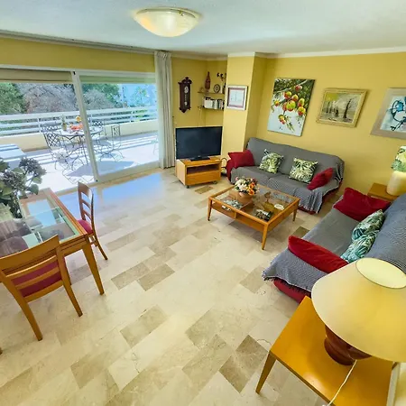 Spacious Two Bedroom In Centre * 마르베야