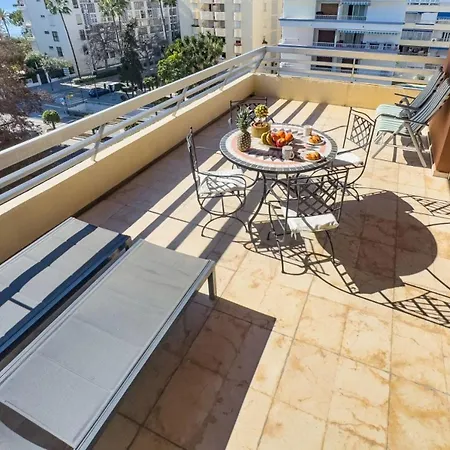 Spacious Two Bedroom In Centre Apartment