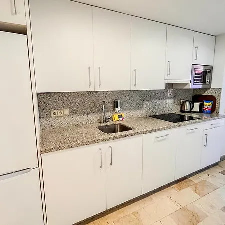 Spacious Two Bedroom In Centre Апартаменты Марбелья