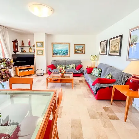 Spacious Two Bedroom In Centre *