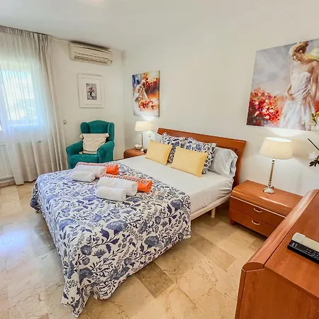 Spacious Two Bedroom In Centre