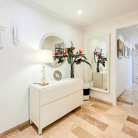 Spacious Two Bedroom In Centre Апартаменты