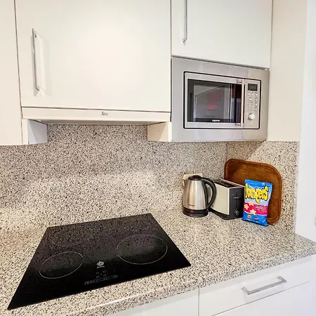 Appartement Spacious Two Bedroom In Centre *