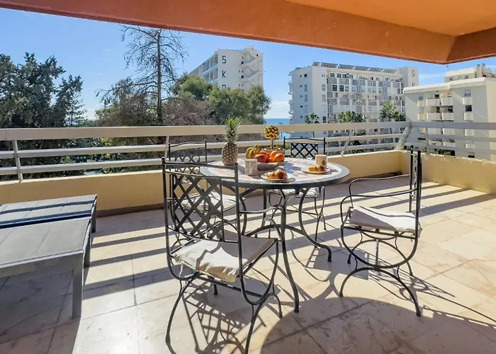 Spacious Two Bedroom In Centre Apartament