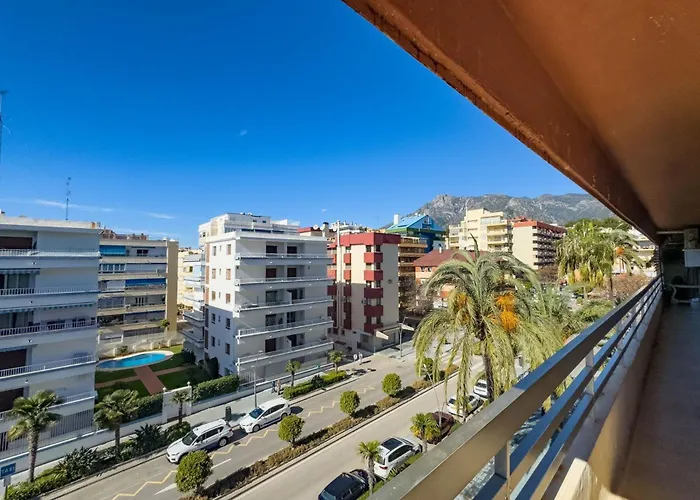 Spacious Two Bedroom In Centre Apartament