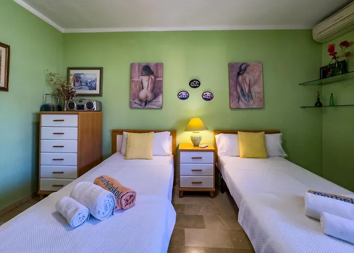 Spacious Two Bedroom In Centre Apartament *