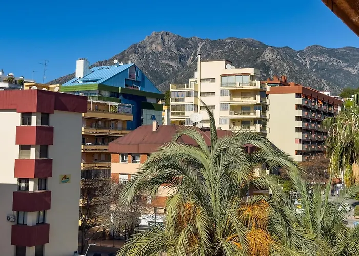 Spacious Two Bedroom In Centre *