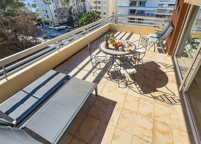 Spacious Two Bedroom In Centre Apartament