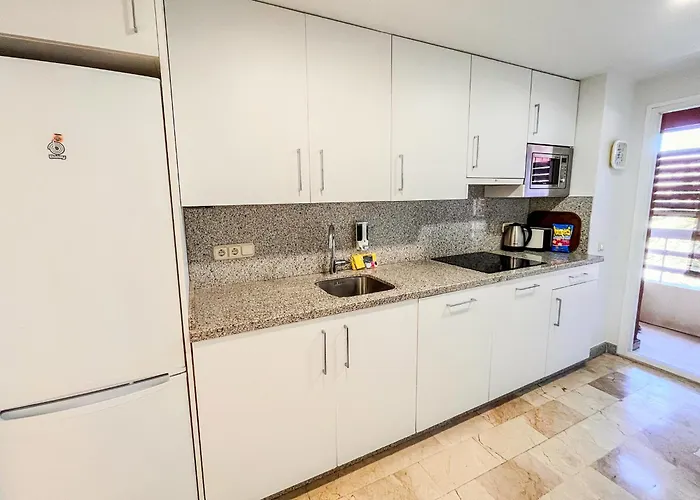 Spacious Two Bedroom In Centre アパート マルベーリャ