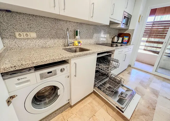 Spacious Two Bedroom In Centre