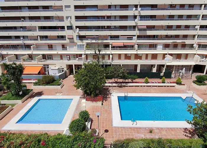 Spacious Two Bedroom In Centre アパート *