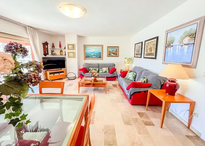 Spacious Two Bedroom In Centre *