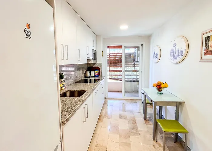 アパート Spacious Two Bedroom In Centre
