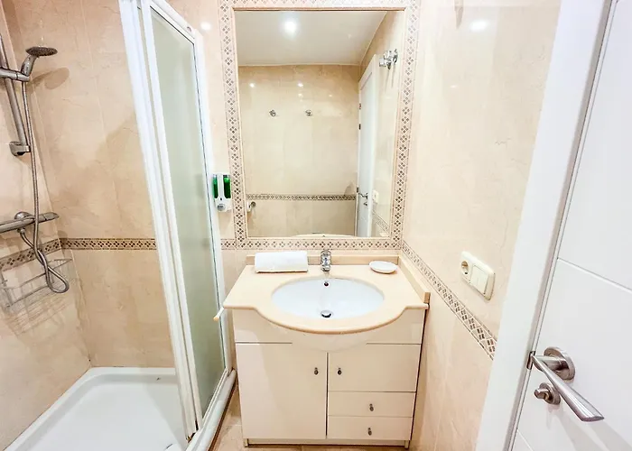 アパート Spacious Two Bedroom In Centre *