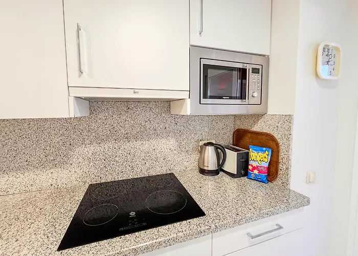 Апартаменты Spacious Two Bedroom In Centre *