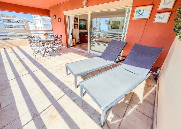 Spacious Two Bedroom In Centre *