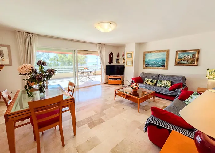 Spacious Two Bedroom In Centre マルベーリャ