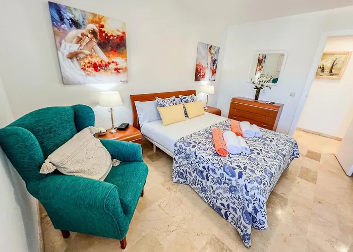 アパート Spacious Two Bedroom In Centre