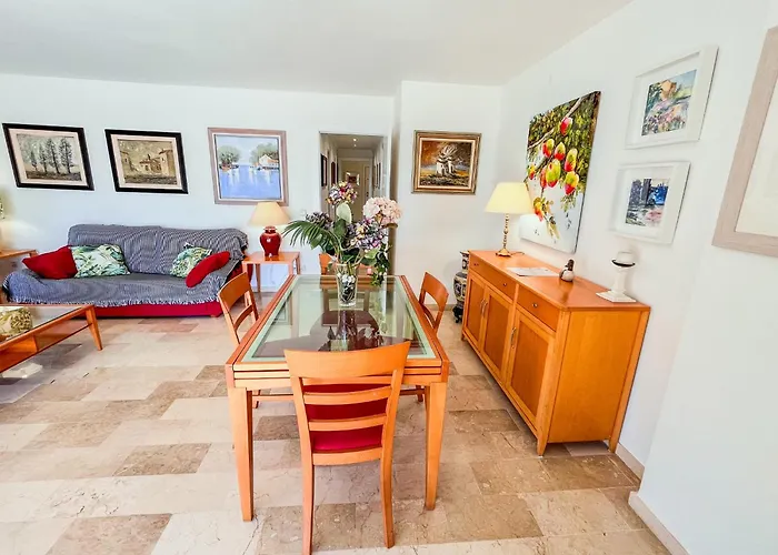 アパート Spacious Two Bedroom In Centre マルベーリャ
