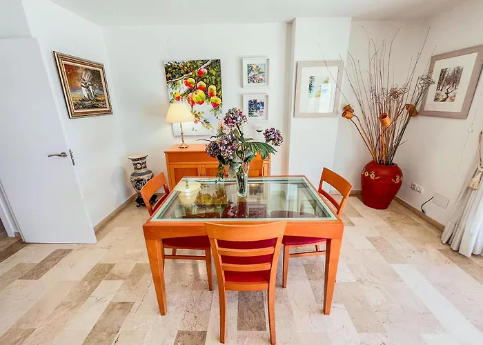 Spacious Two Bedroom In Centre * マルベーリャ