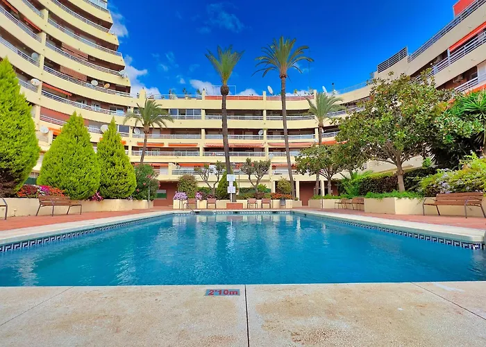 Spacious Two Bedroom In Centre Апартаменты