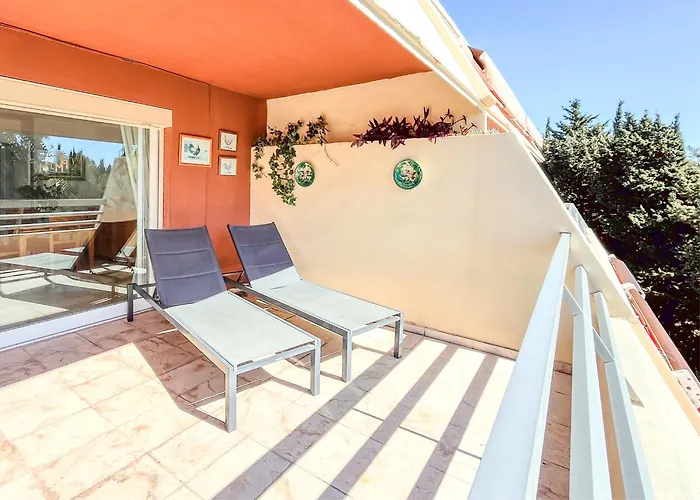 Апартаменты Spacious Two Bedroom In Centre *