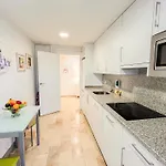 Spacious Two Bedroom In Centre 公寓