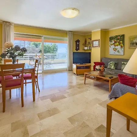 Spacious Two Bedroom In Centre Daire