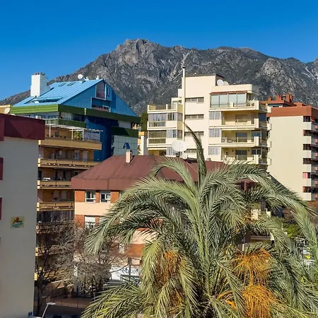 Spacious Two Bedroom In Centre *