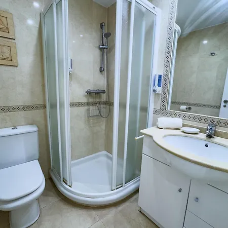 Spacious Two Bedroom In Centre