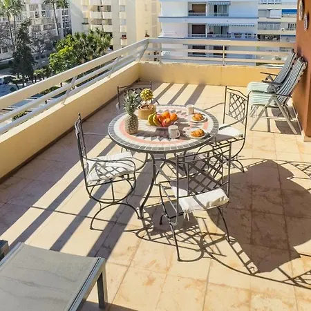 Апартаменты Spacious Two Bedroom In Centre