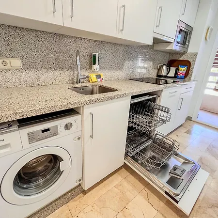 Spacious Two Bedroom In Centre