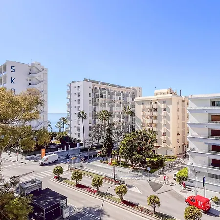 Spacious Two Bedroom In Centre Apartment *