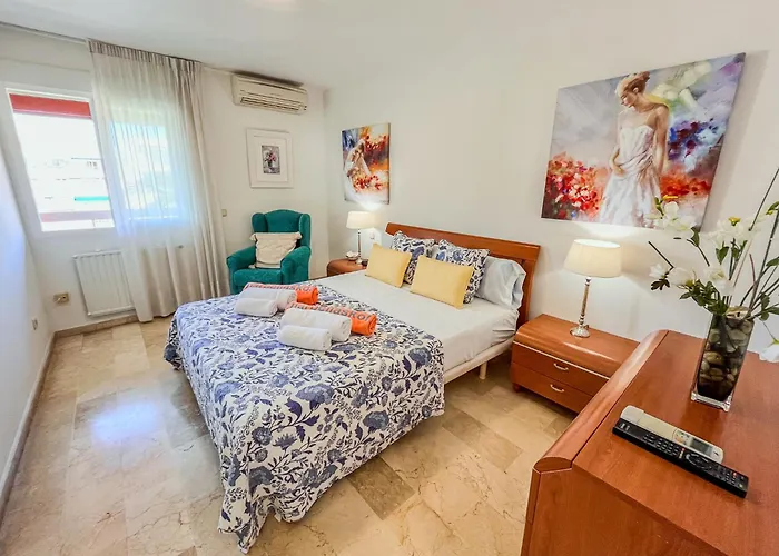 Spacious Two Bedroom In Centre