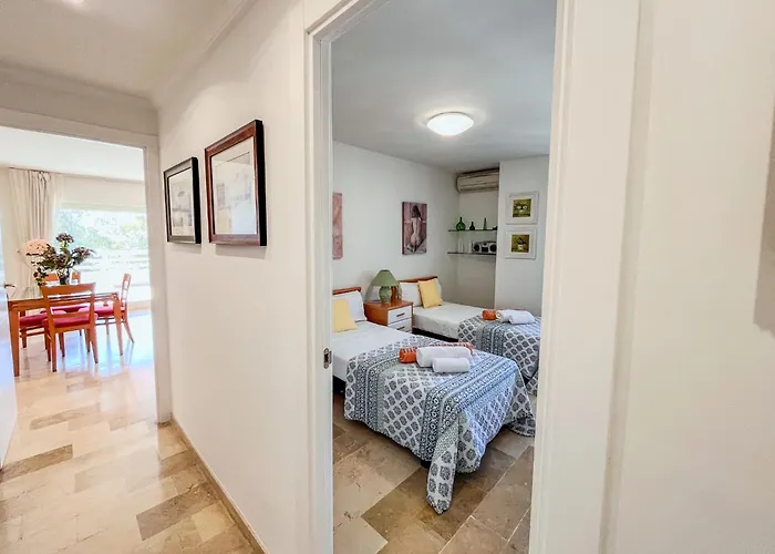 Apartment Spacious Two Bedroom In Centre *