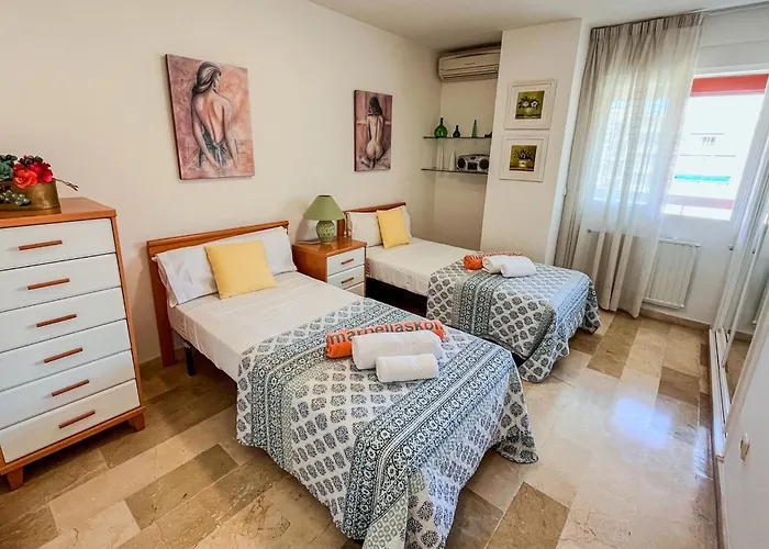 Spacious Two Bedroom In Centre Apartment *